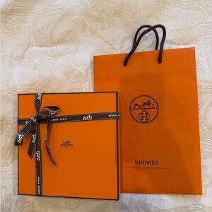 Hermes Orange Gift Set with Black Accents square box ideal for belt